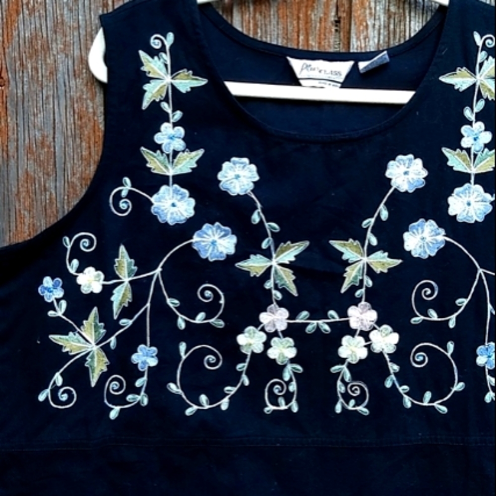 18W Plus Class black embroidered tunic, buttons. - Picture 2 of 12